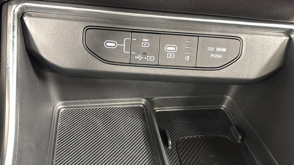 Used 2025 Kia Carnival SX Prestige image 29