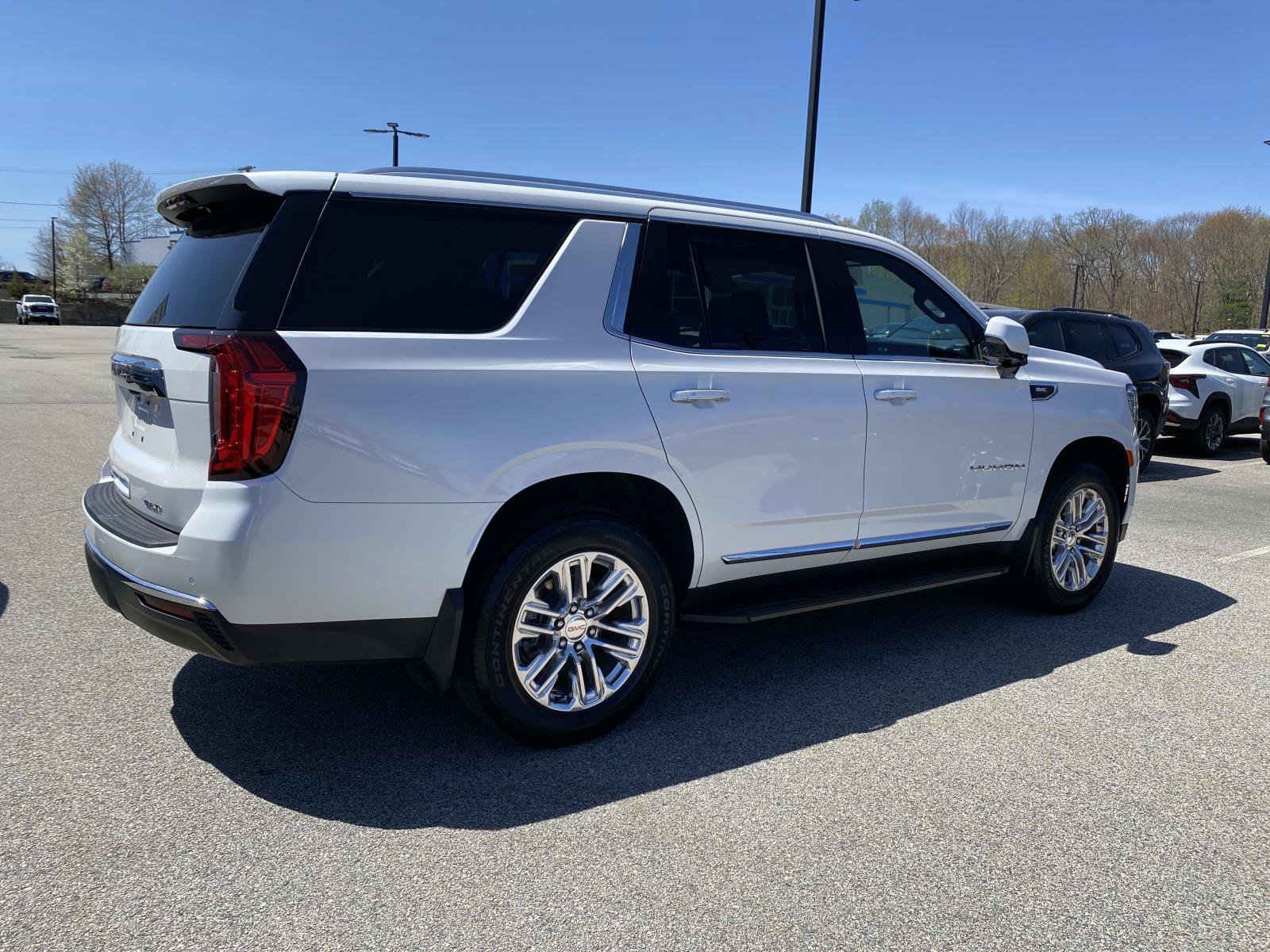 Used 2023 GMC Yukon SLT w/ SLT Premium Package AWD/4WD image 7