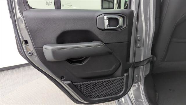 Used 2020 Jeep Gladiator Overland w/ Trailer Tow Package image 16