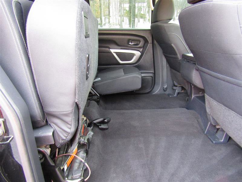 Used 2018 Nissan Titan SV image 34