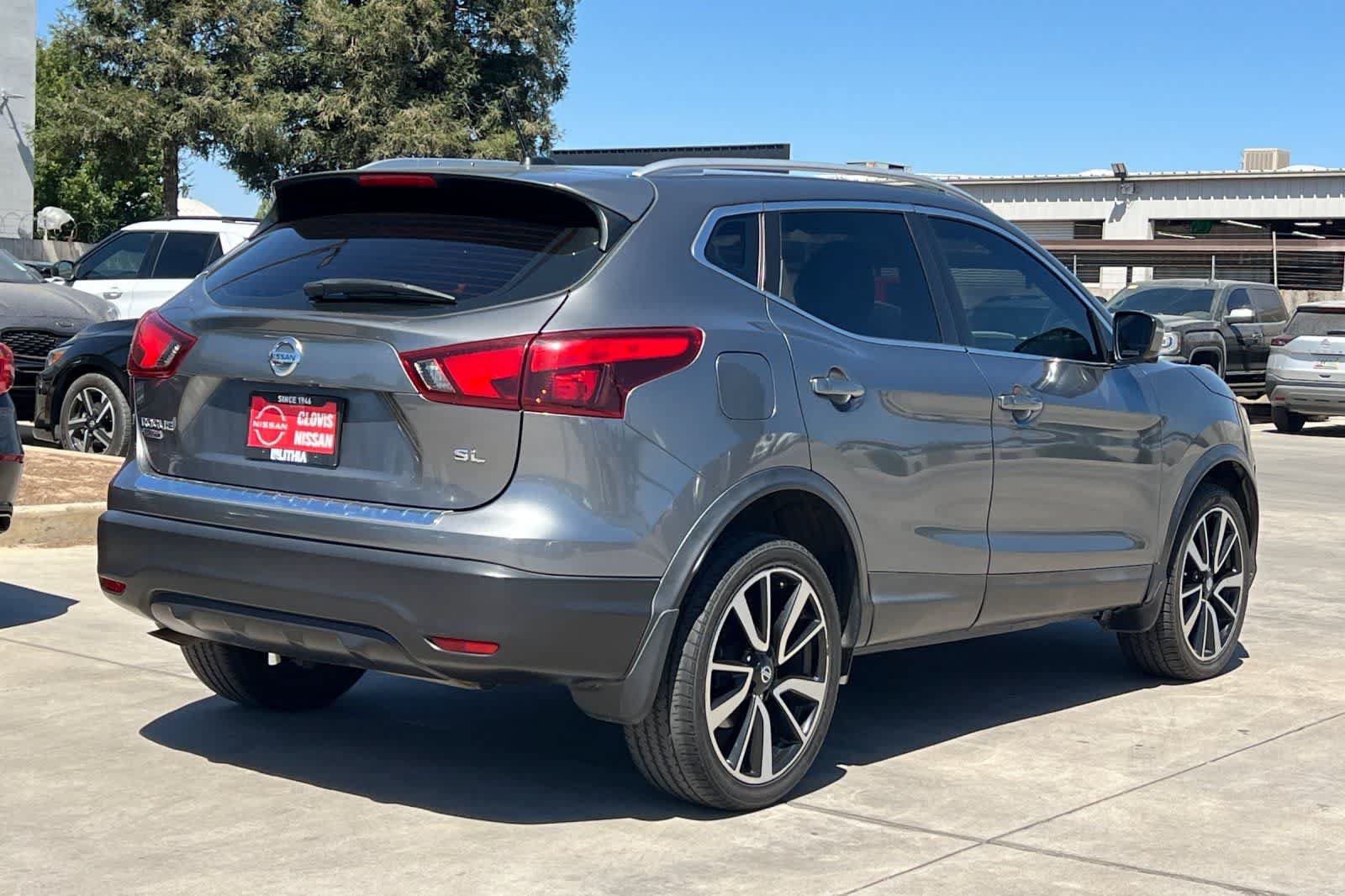Used 2017 Nissan Rogue Sport SL FWD image 3