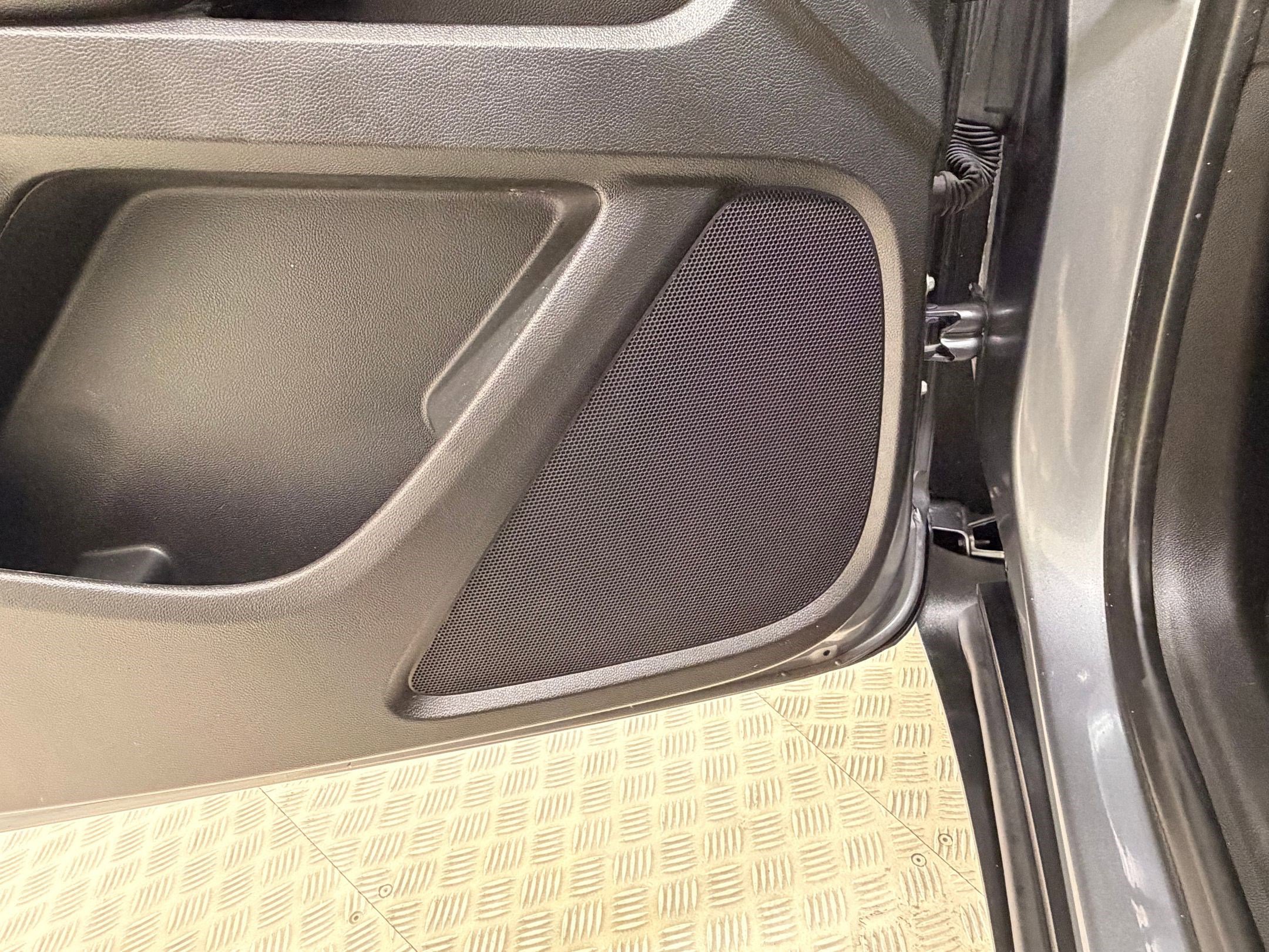 Used 2020 Chevrolet Traverse LS w/ LPO, Floor Liner Package FWD image 22