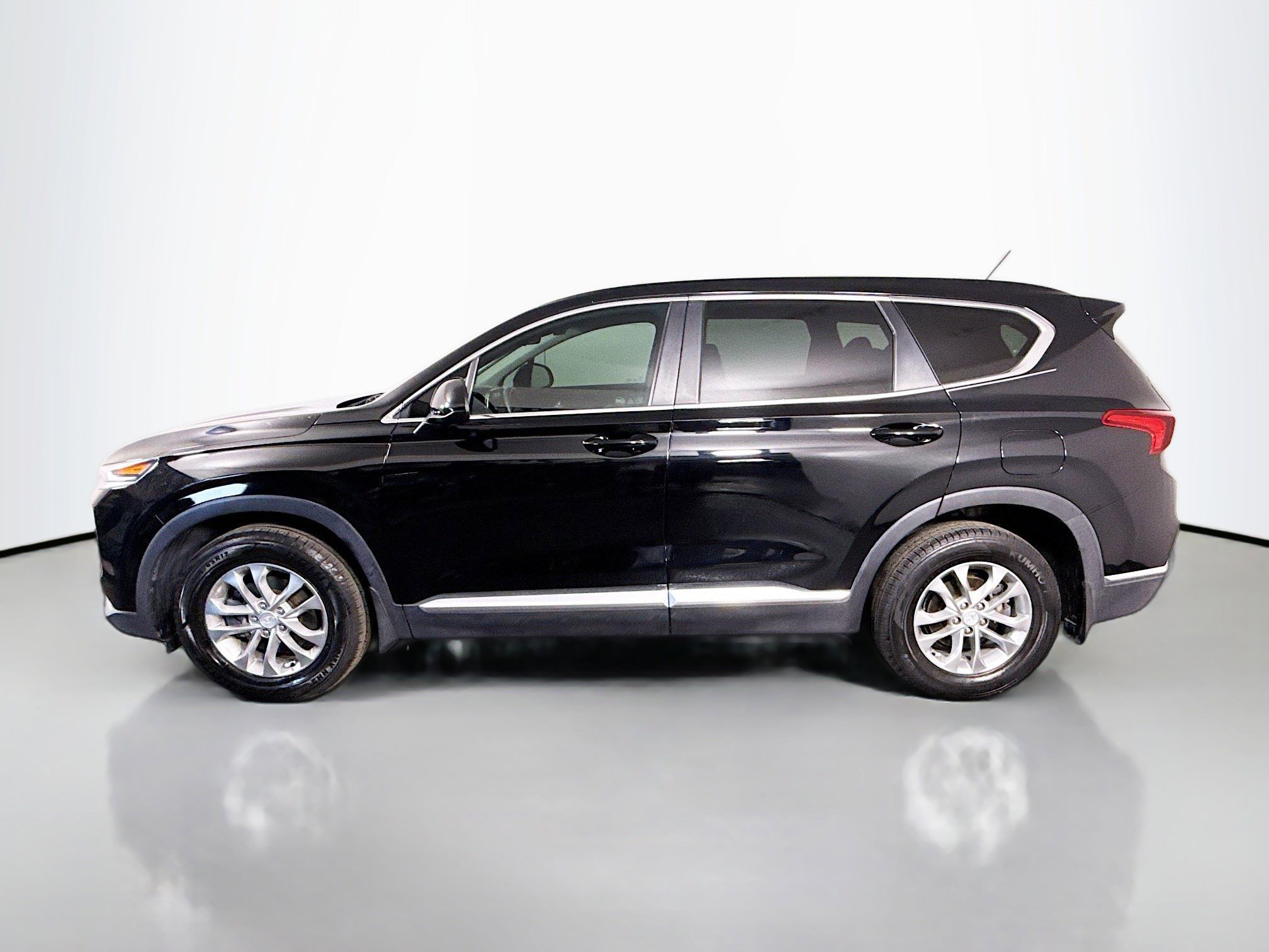 Used 2020 Hyundai Santa Fe SE image 6