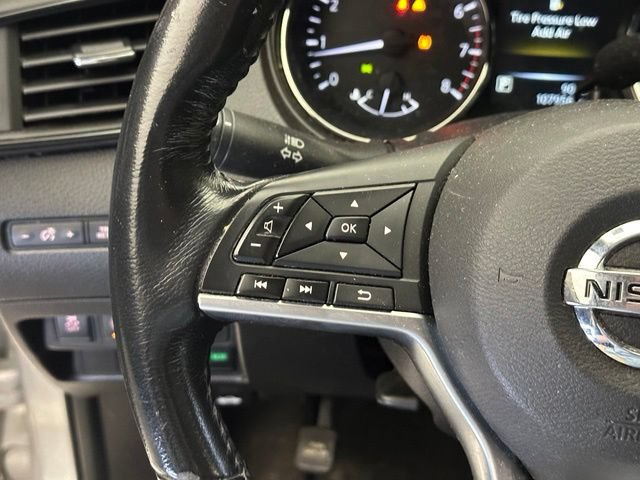 Used 2017 Nissan Rogue SV AWD/4WD image 23