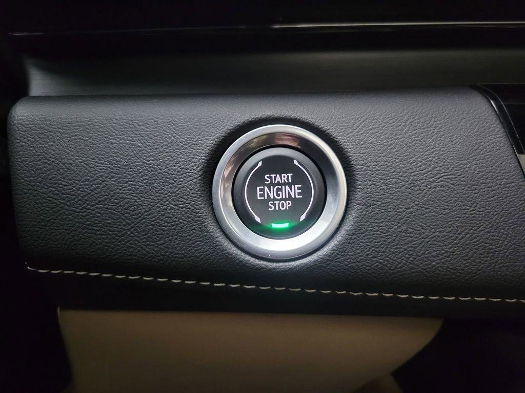 Used 2023 Cadillac Escalade Premium Luxury w/ Performance Package image 31