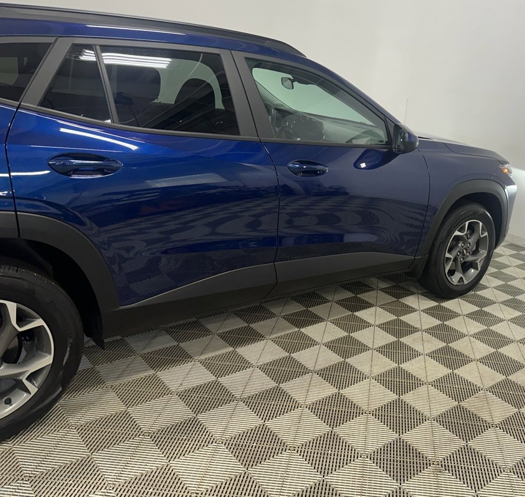Used 2024 Chevrolet Trax LT w/ Driver Confidence Package image 4