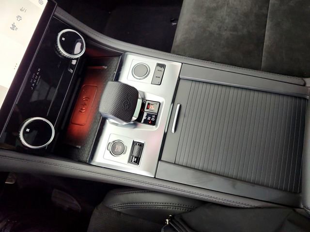 New 2026 Jaguar F-PACE SVR image 25