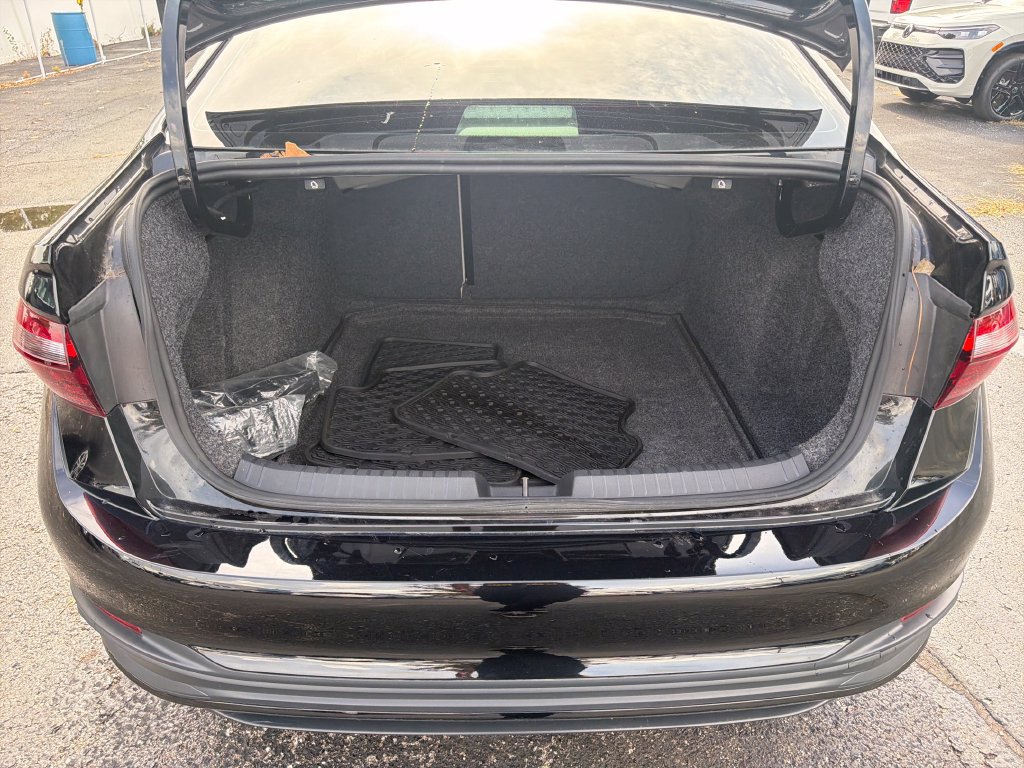 Used 2025 Volkswagen Jetta SE FWD image 26