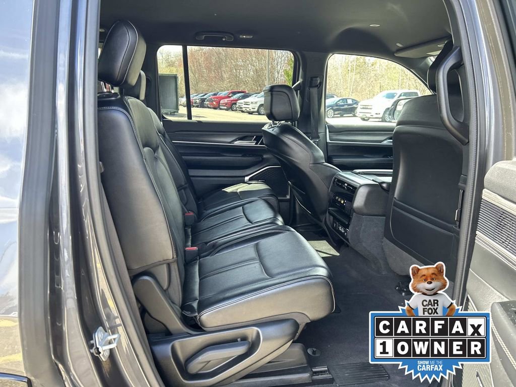 Used 2024 Jeep Wagoneer Series II w/ Flexible Seating Group image 17