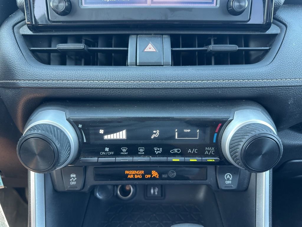 Used 2019 Toyota RAV4 LE w/ All Weather Liner Package AWD/4WD image 24