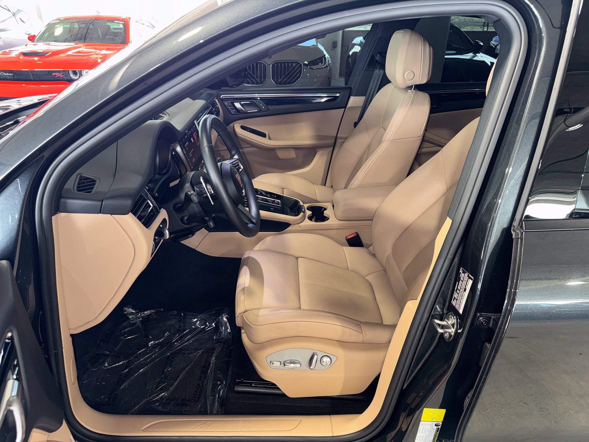 Used 2025 Porsche Macan Turbo AWD/4WD image 19