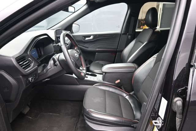 Used 2025 Ford Escape ST-Line Select AWD/4WD image 17