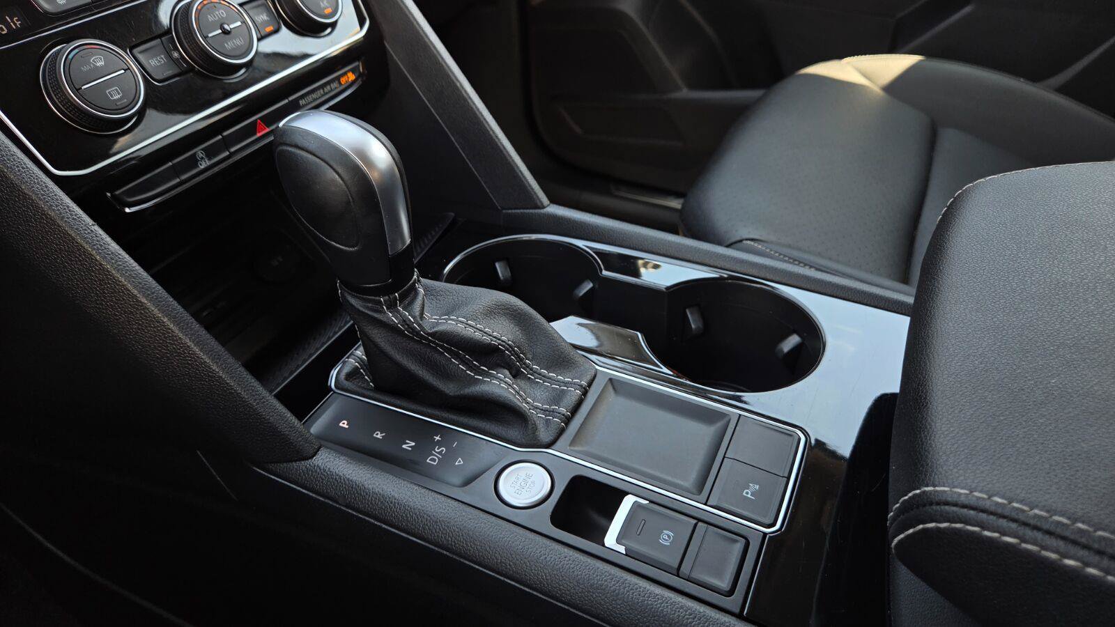 Certified 2023 Volkswagen Atlas SE w/ Black Wheel Package FWD image 33