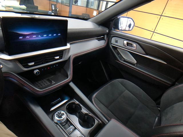 Used 2025 Ford Explorer ST image 18