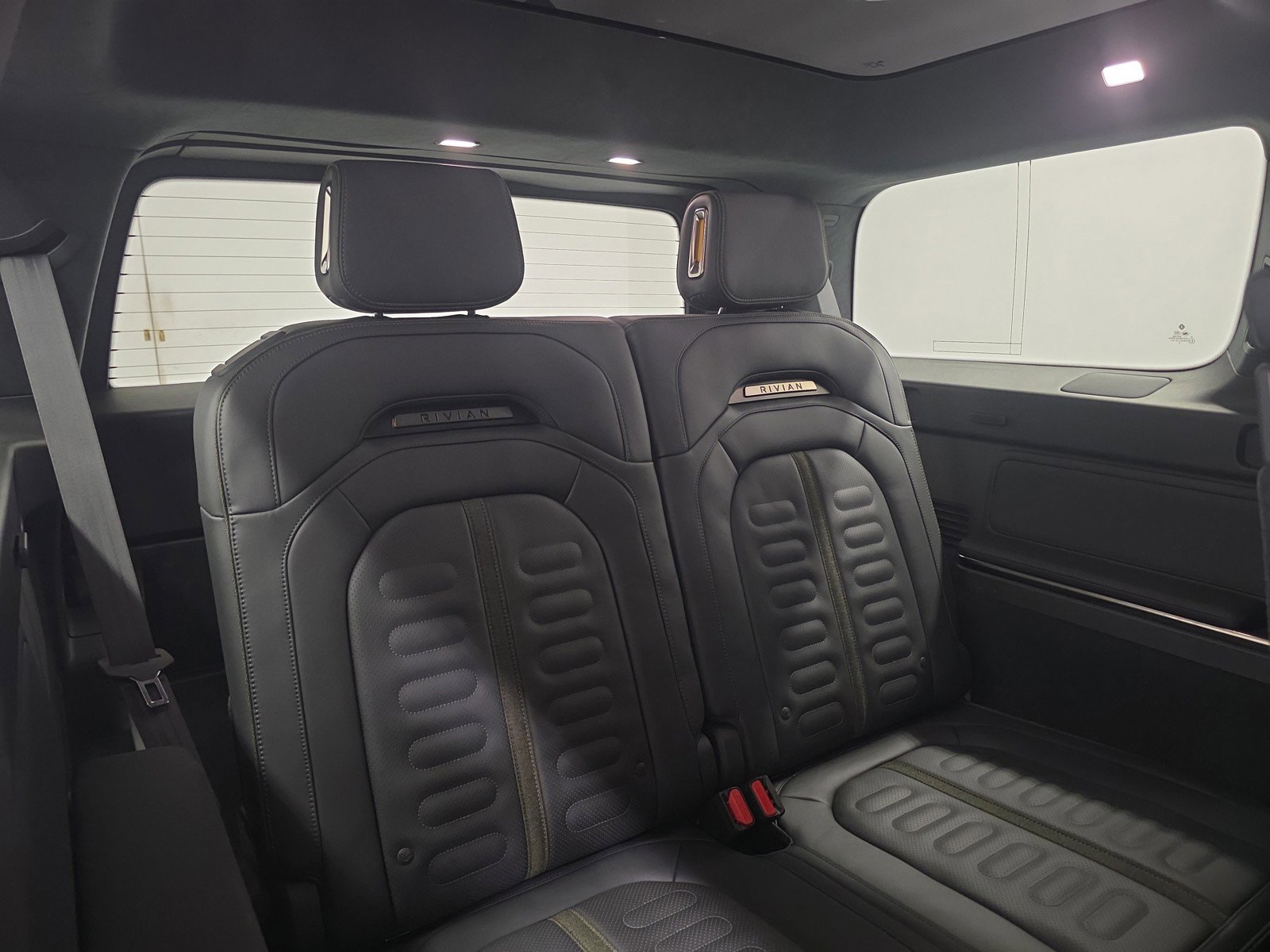 Used 2023 Rivian R1S Adventure AWD/4WD image 25