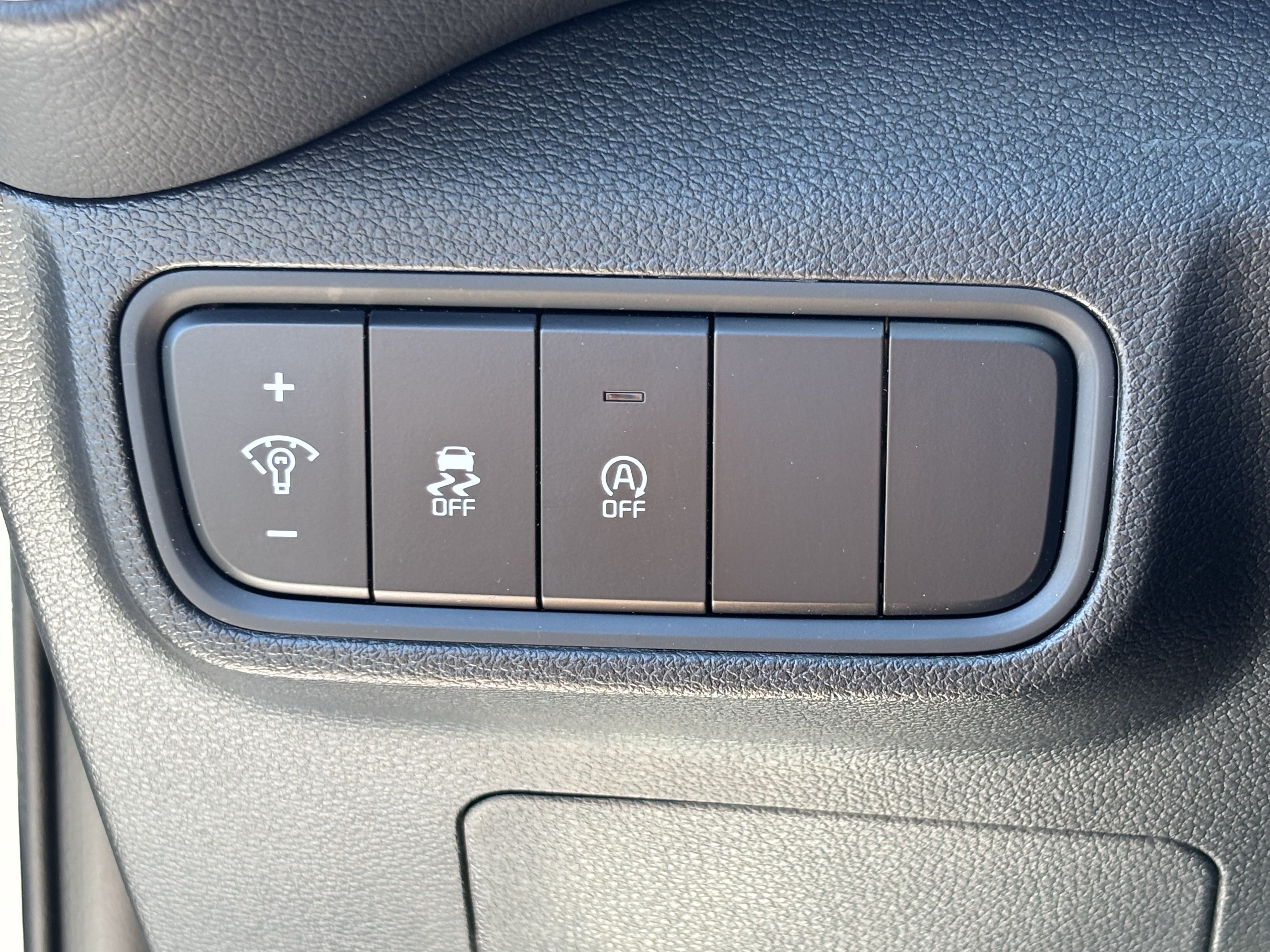 Certified 2025 Kia Soul LX w/ LX Technology Package FWD image 29
