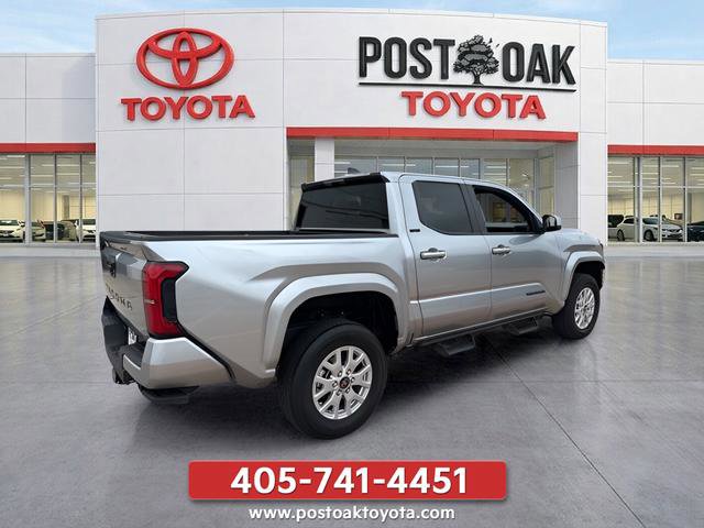 Used 2025 Toyota Tacoma SR5 AWD/4WD image 5
