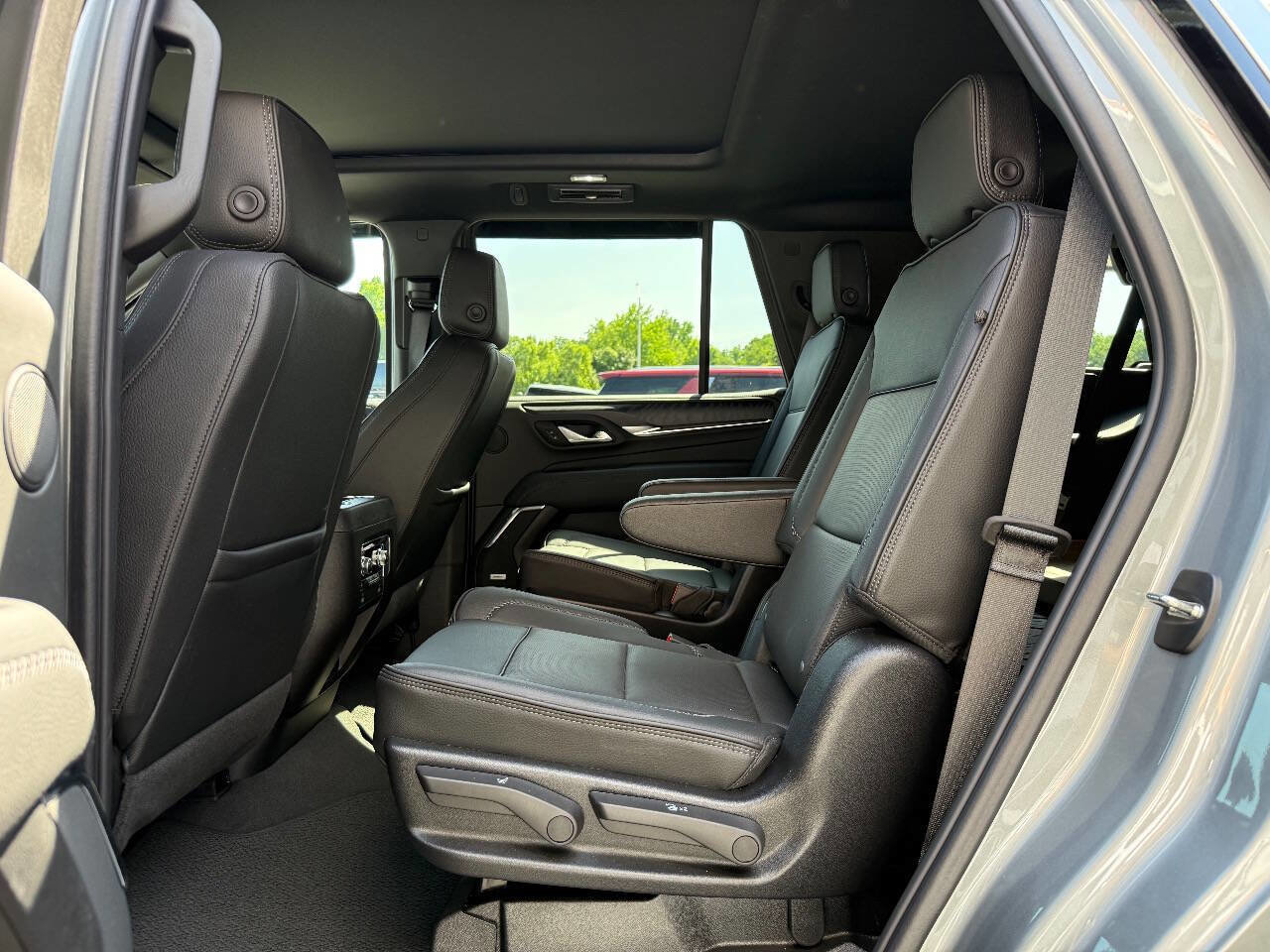 Used 2024 GMC Yukon Denali w/ Max Trailering Package image 32