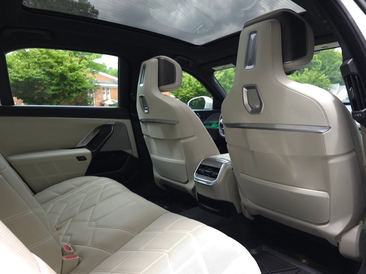 Used 2023 BMW 760i xDrive w/ Parking Assistance Package AWD/4WD image 29