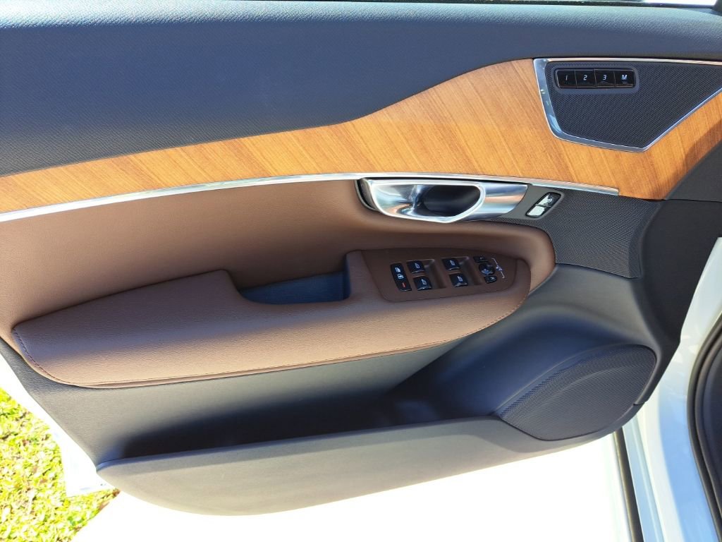 Used 2023 Volvo XC90 B6 Plus w/ Protection Package Premier image 14