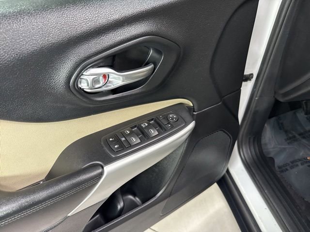 Used 2017 Jeep Cherokee Sport w/ Safety Group AWD/4WD image 8