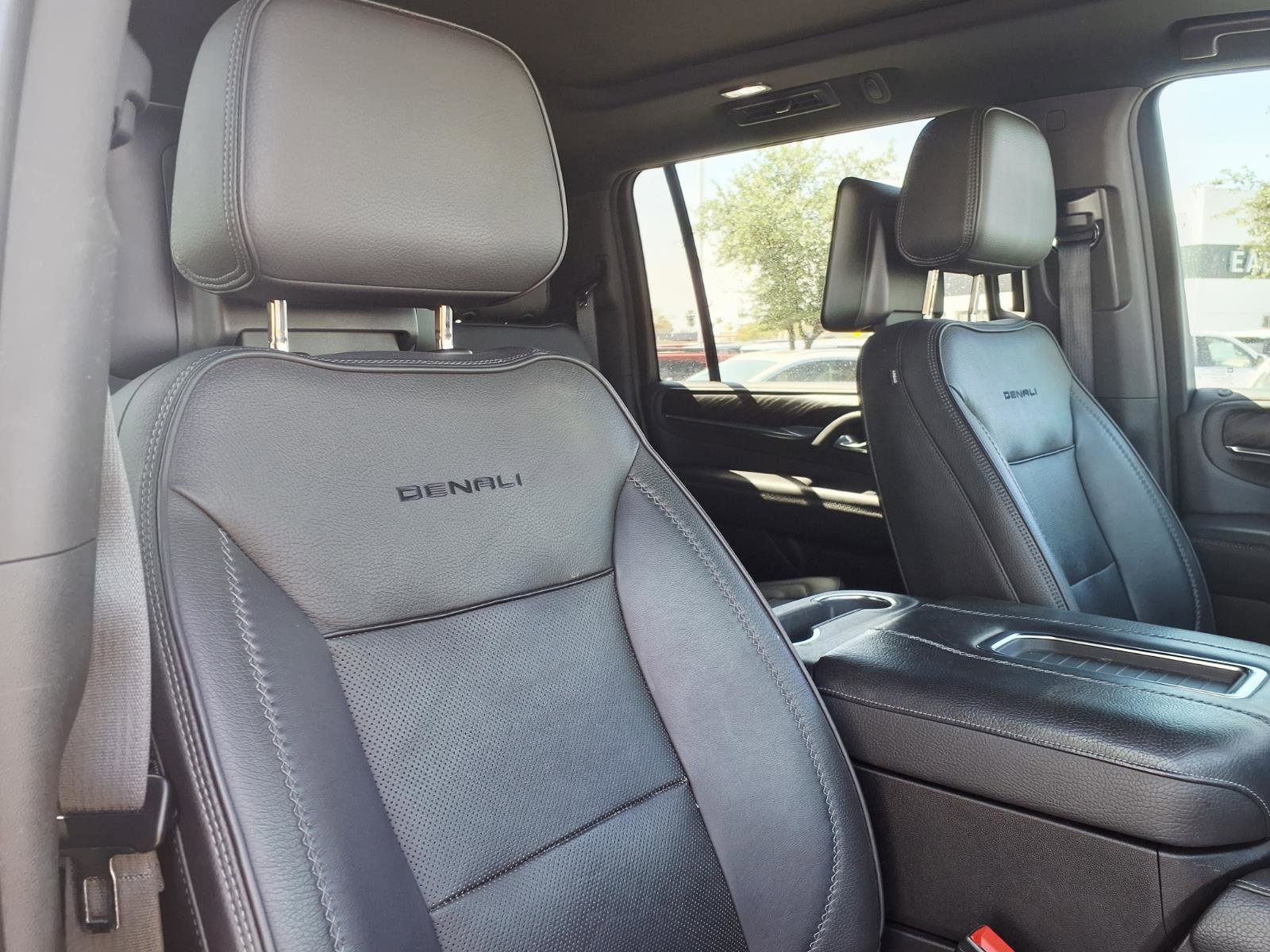 Used 2021 GMC Yukon XL Denali image 13