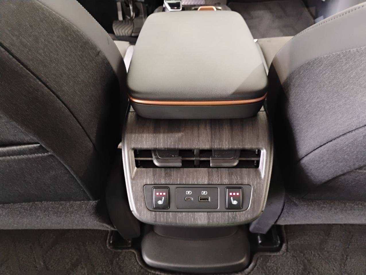 Used 2024 Nissan Ariya AWD image 33