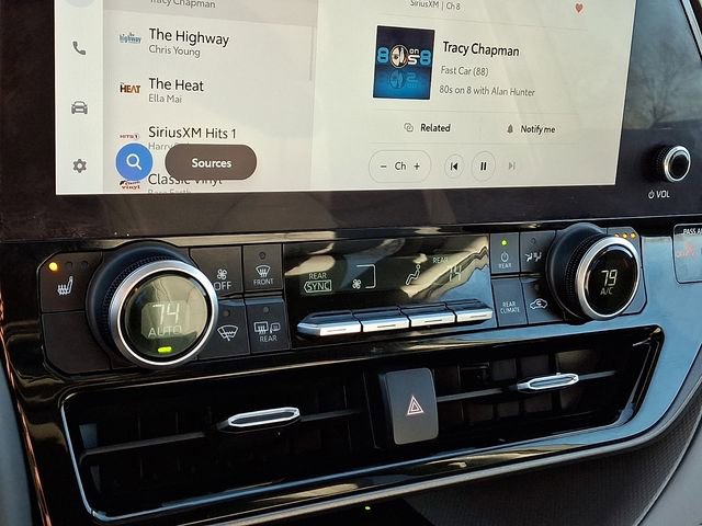 Used 2023 Toyota Highlander XLE image 17