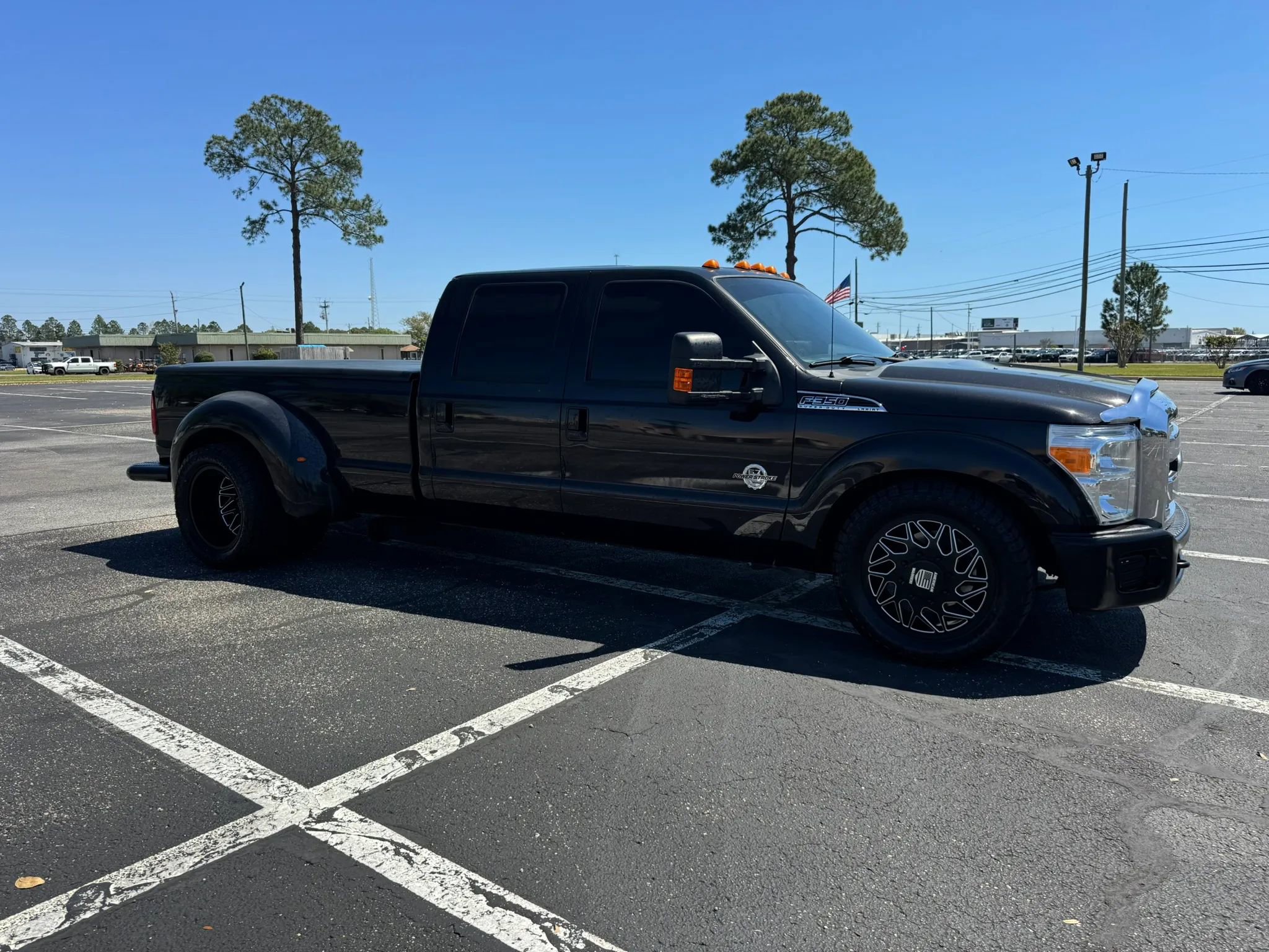 Used 2011 Ford F350 Lariat RWD image 4
