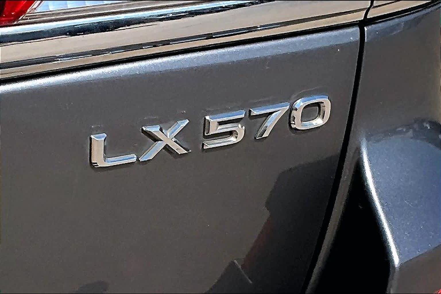 Used 2014 Lexus LX 570 4WD image 31