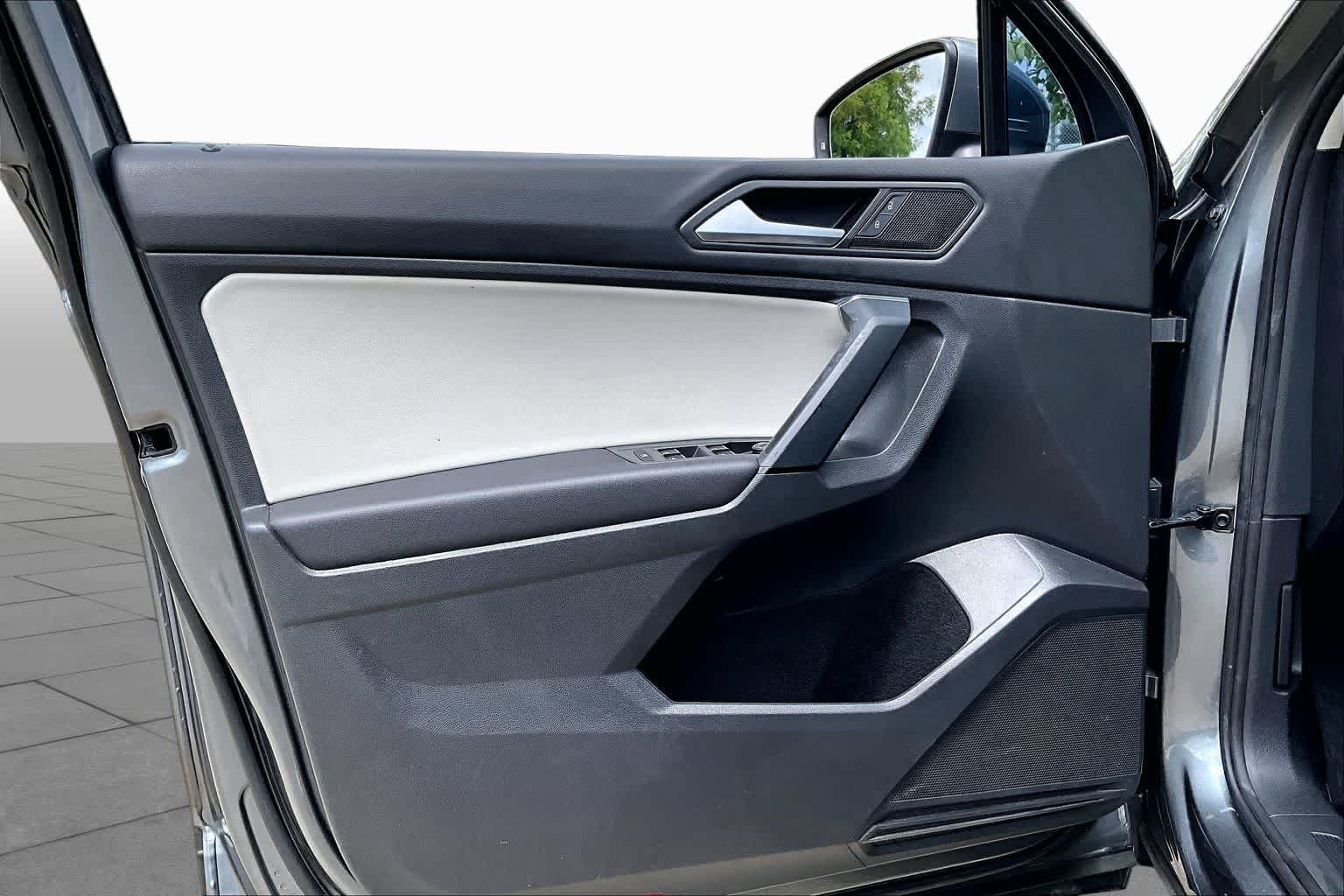 Used 2019 Volkswagen Tiguan SE w/ Panoramic Sunroof Package FWD image 19