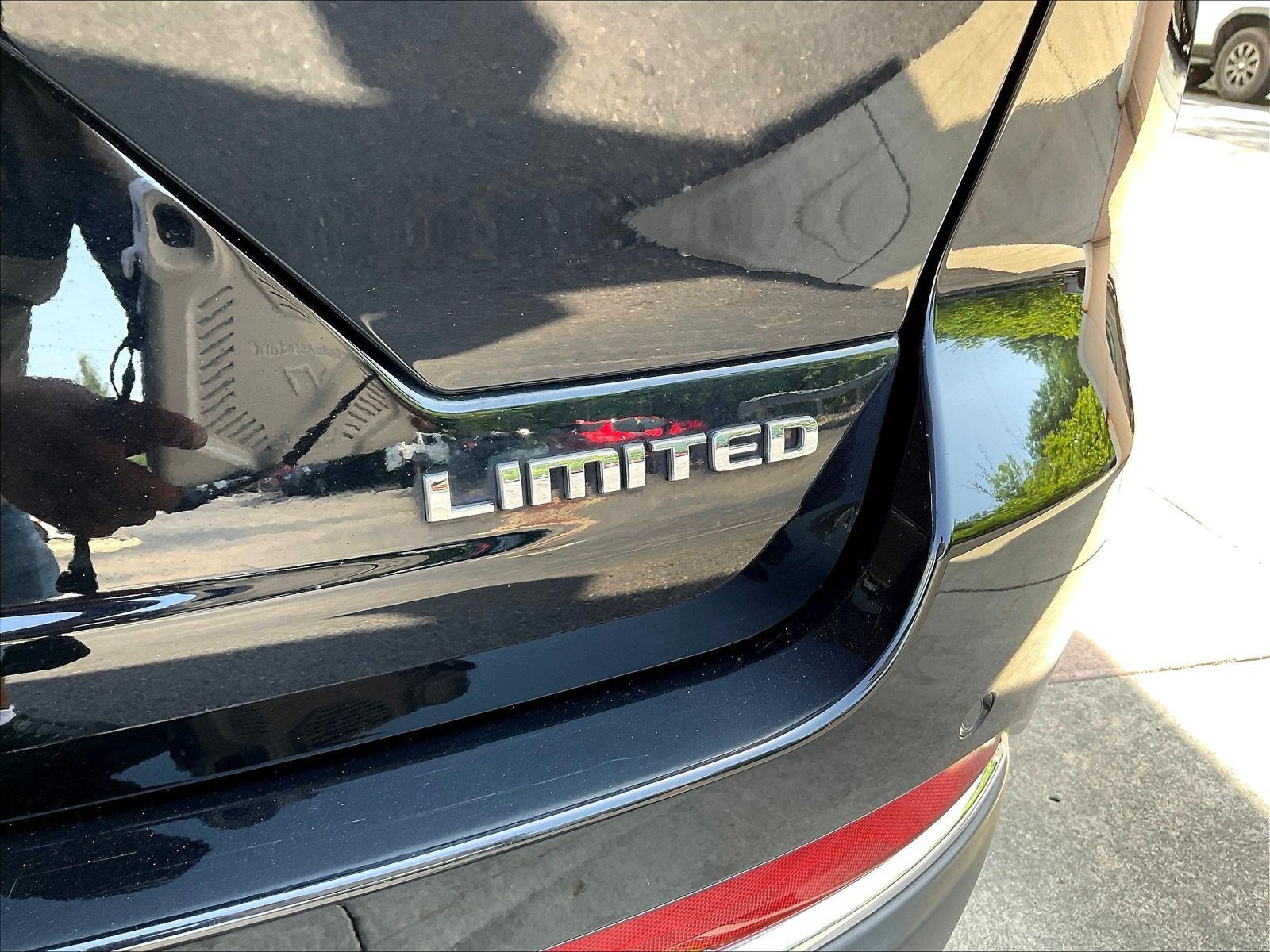 Used 2023 Jeep Grand Cherokee Limited AWD/4WD image 23