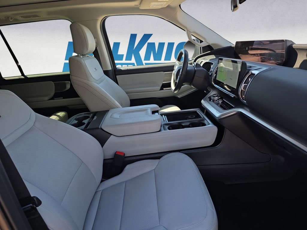 Used 2025 Ford Expedition Platinum image 15