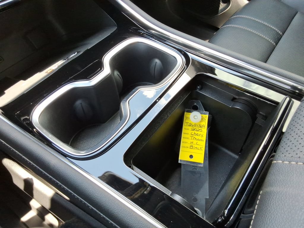 Certified 2025 Chevrolet Traverse High Country FWD image 34
