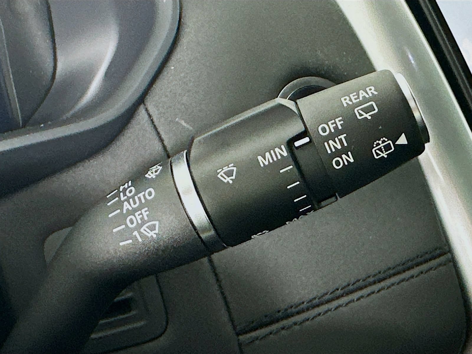 Used 2025 Land Rover Discovery S AWD/4WD image 22