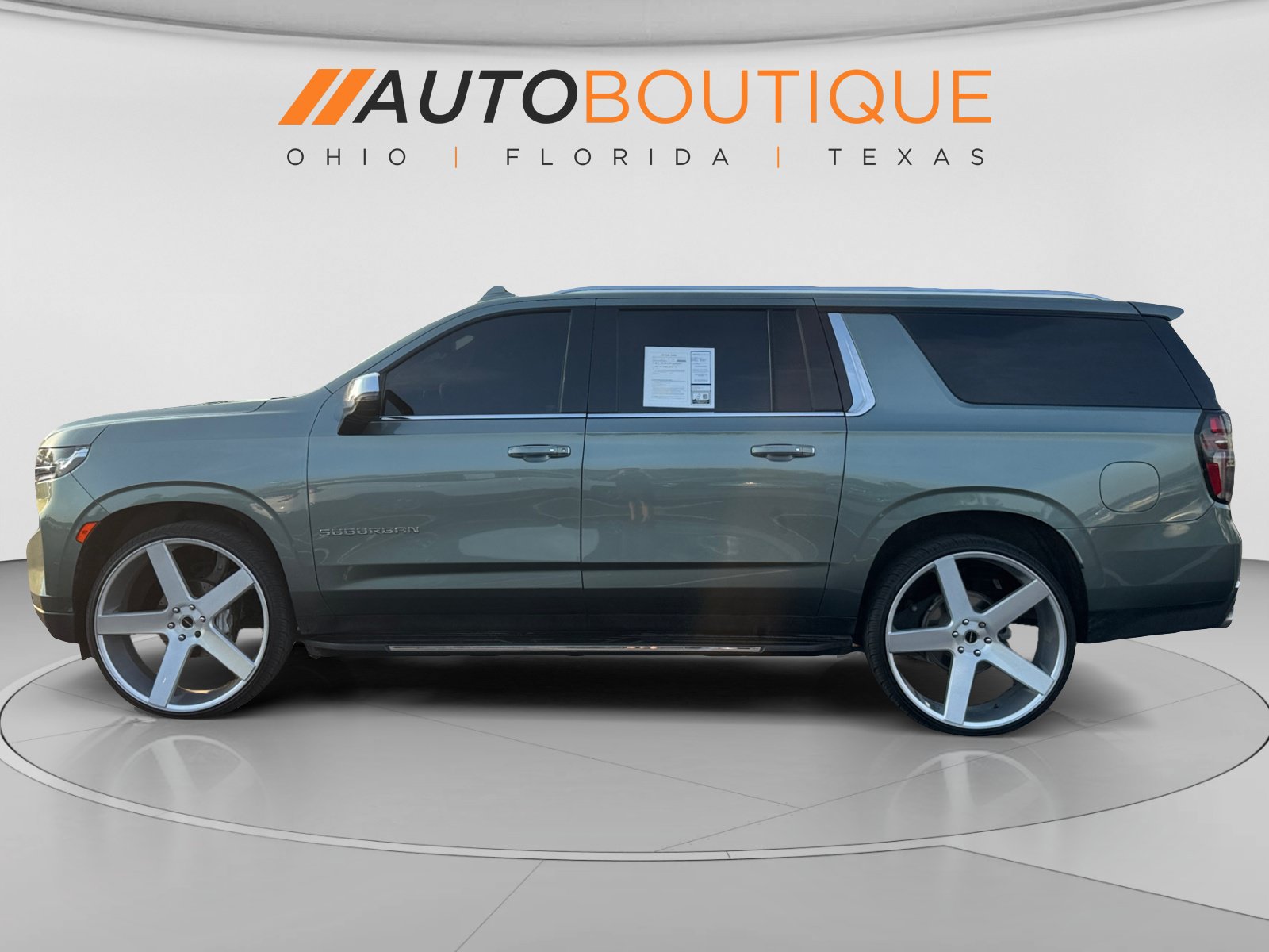 Used 2023 Chevrolet Suburban Premier AWD/4WD image 2