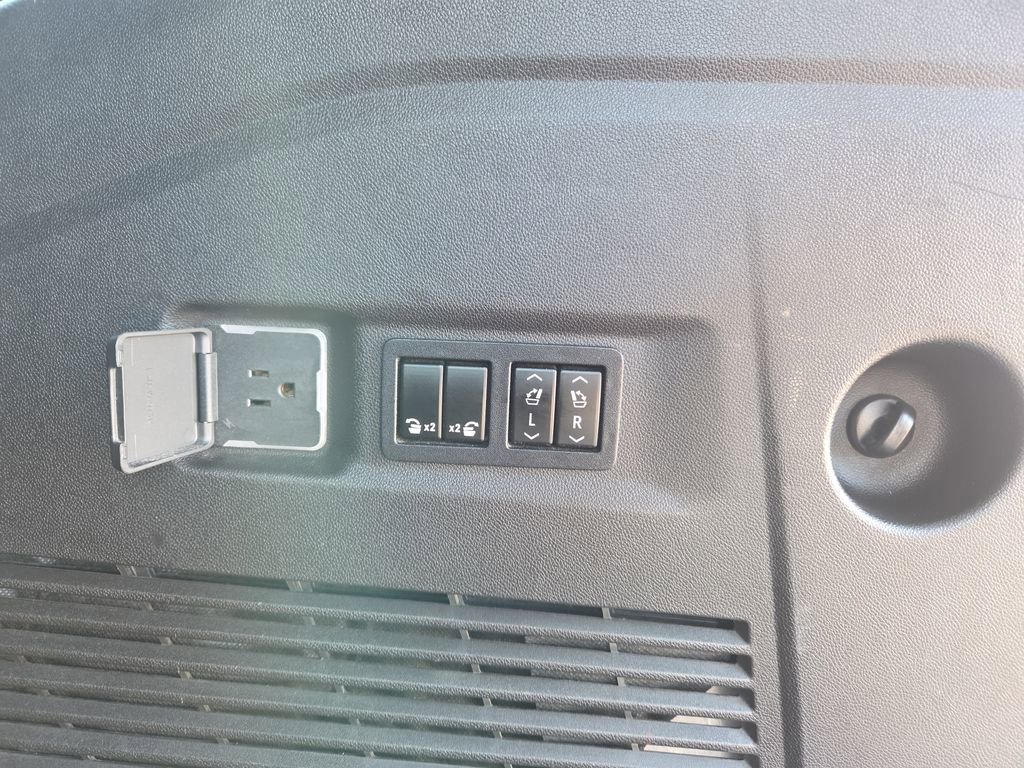 Certified 2021 Chevrolet Suburban Z71 w/ Z71 Signature Package AWD/4WD image 38