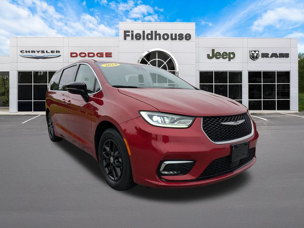 Used 2024 Chrysler Pacifica Touring-L FWD image 3