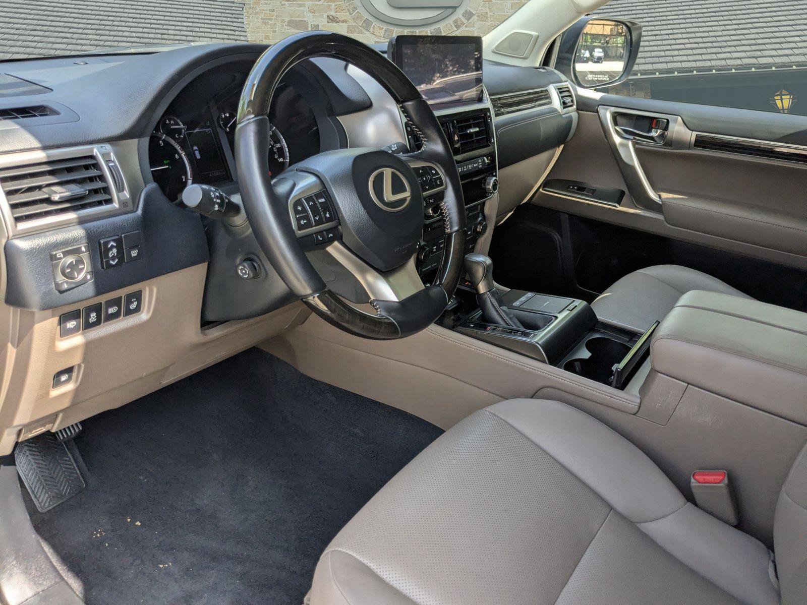 Used 2023 Lexus GX 460 Premium w/ Accessory Package AWD/4WD image 6