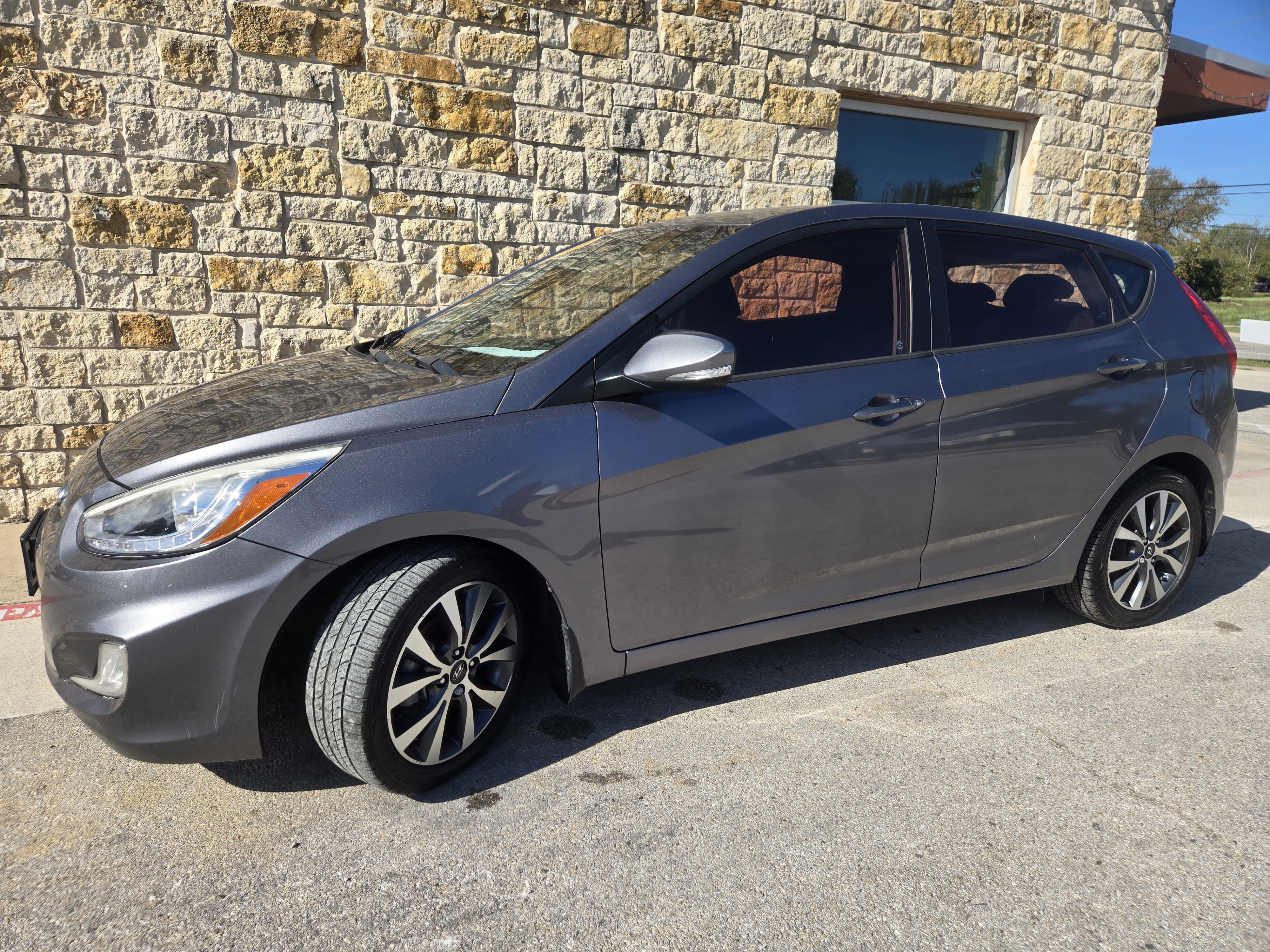 Used 2015 Hyundai Accent Sport image 2
