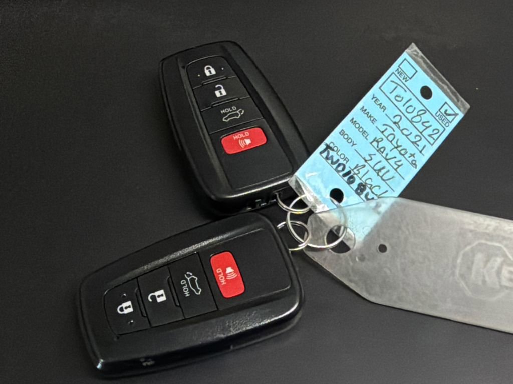 Used 2021 Toyota RAV4 XLE Premium image 37