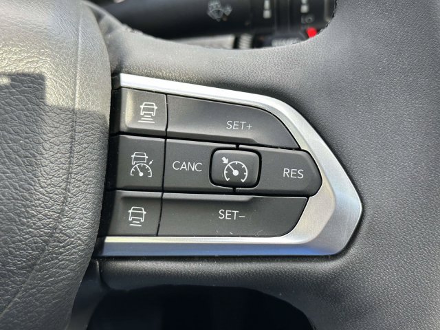 Used 2023 Jeep Compass Limited w/ Sun and Sound Group AWD/4WD image 31