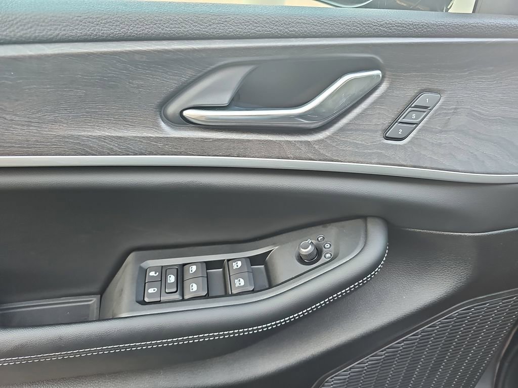 New 2025 Jeep Grand Cherokee Limited w/ Trailer Tow Package image 26