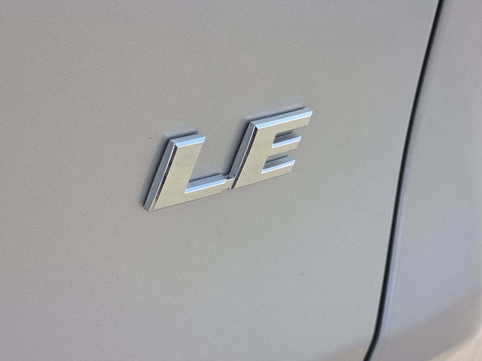 Used 2019 Toyota RAV4 LE image 10