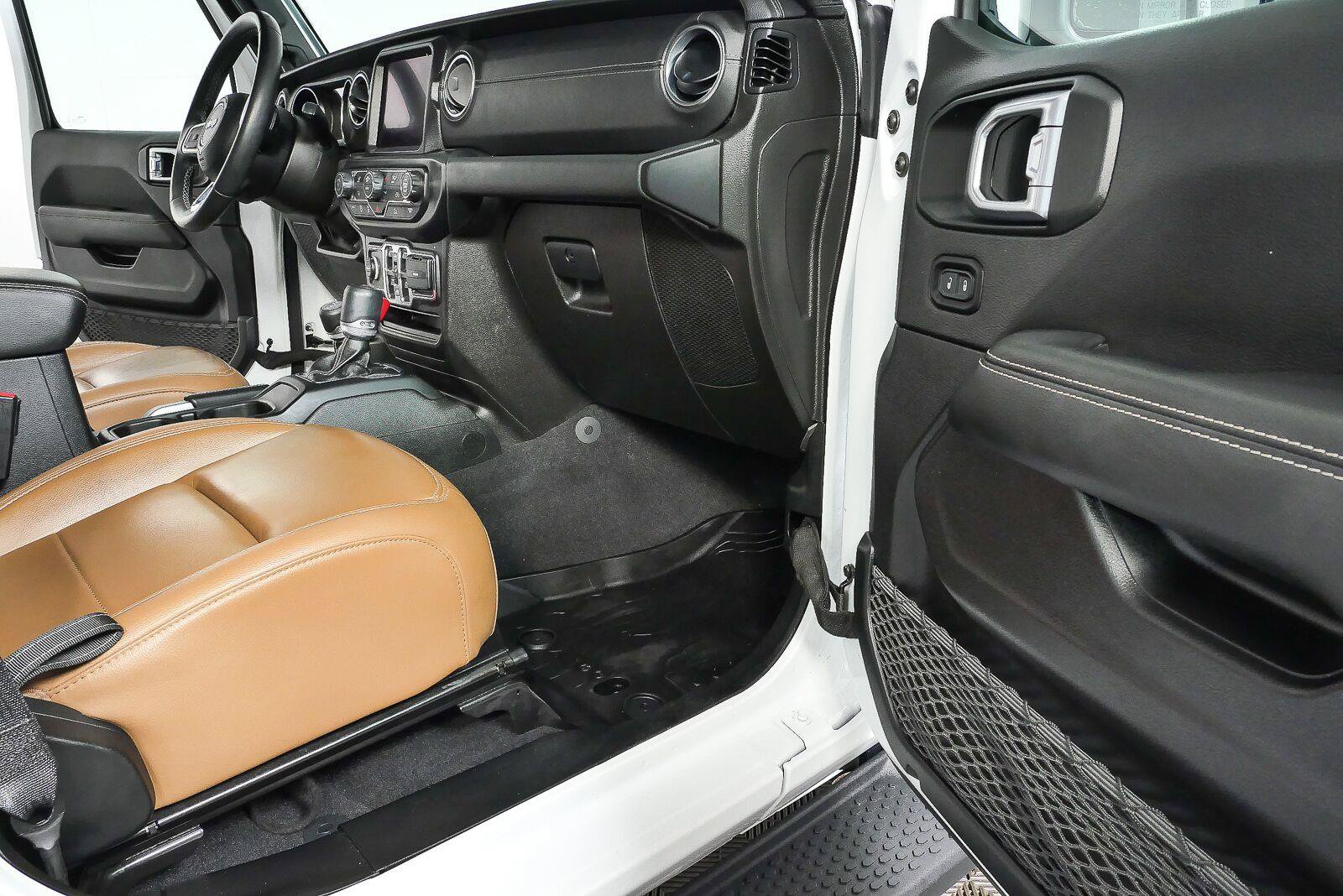 Used 2021 Jeep Wrangler Unlimited Sahara AWD/4WD image 24