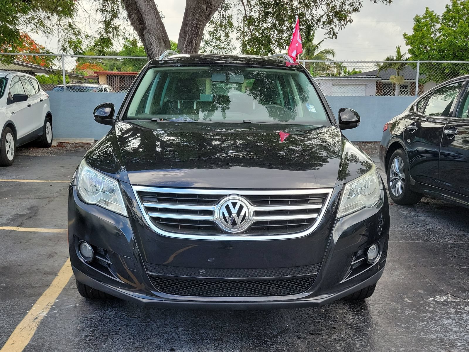 Used 2009 Volkswagen Tiguan S FWD image 2