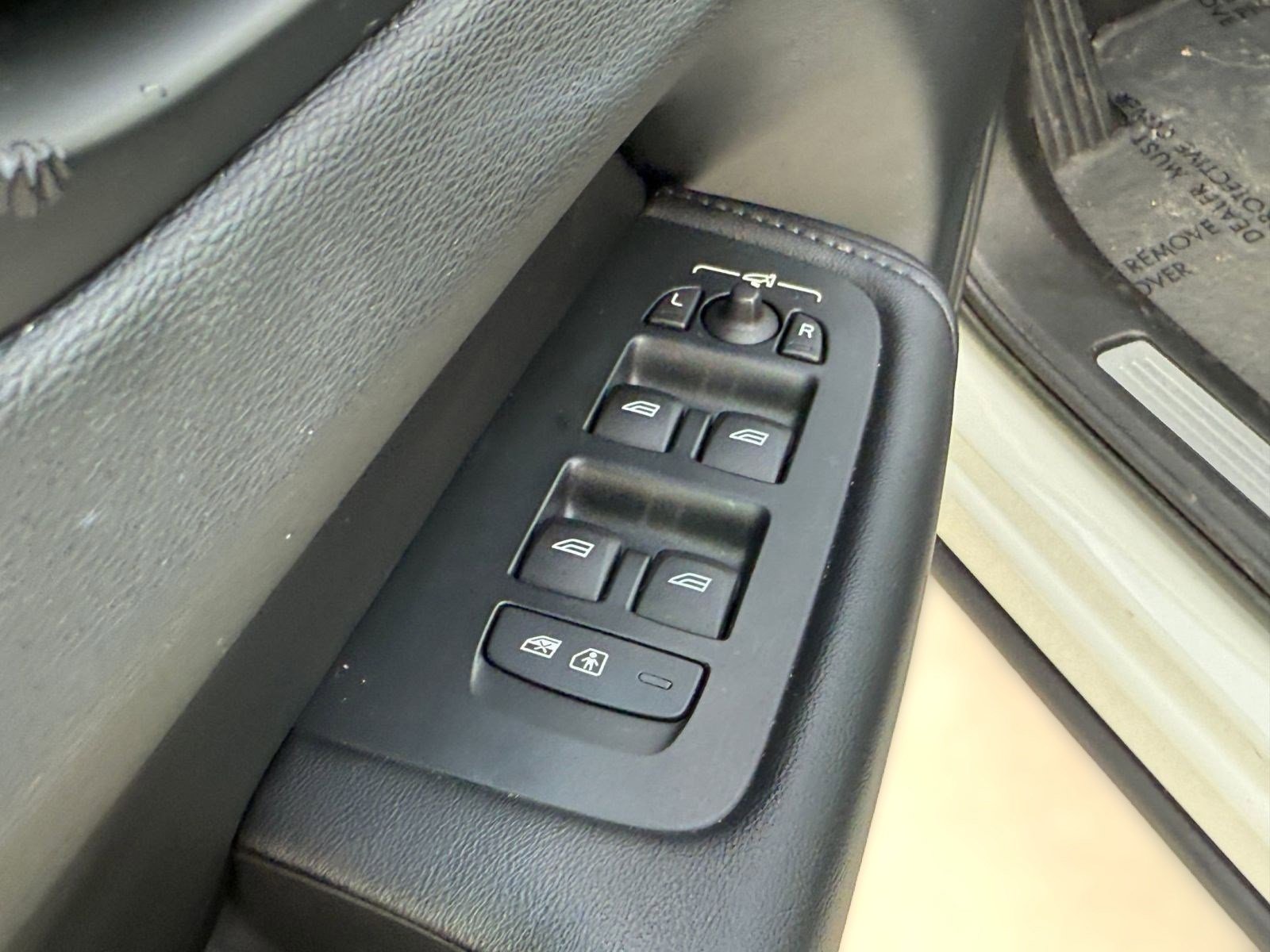 Used 2023 Volvo XC60 B5 Plus w/ Protection Package Premier image 21