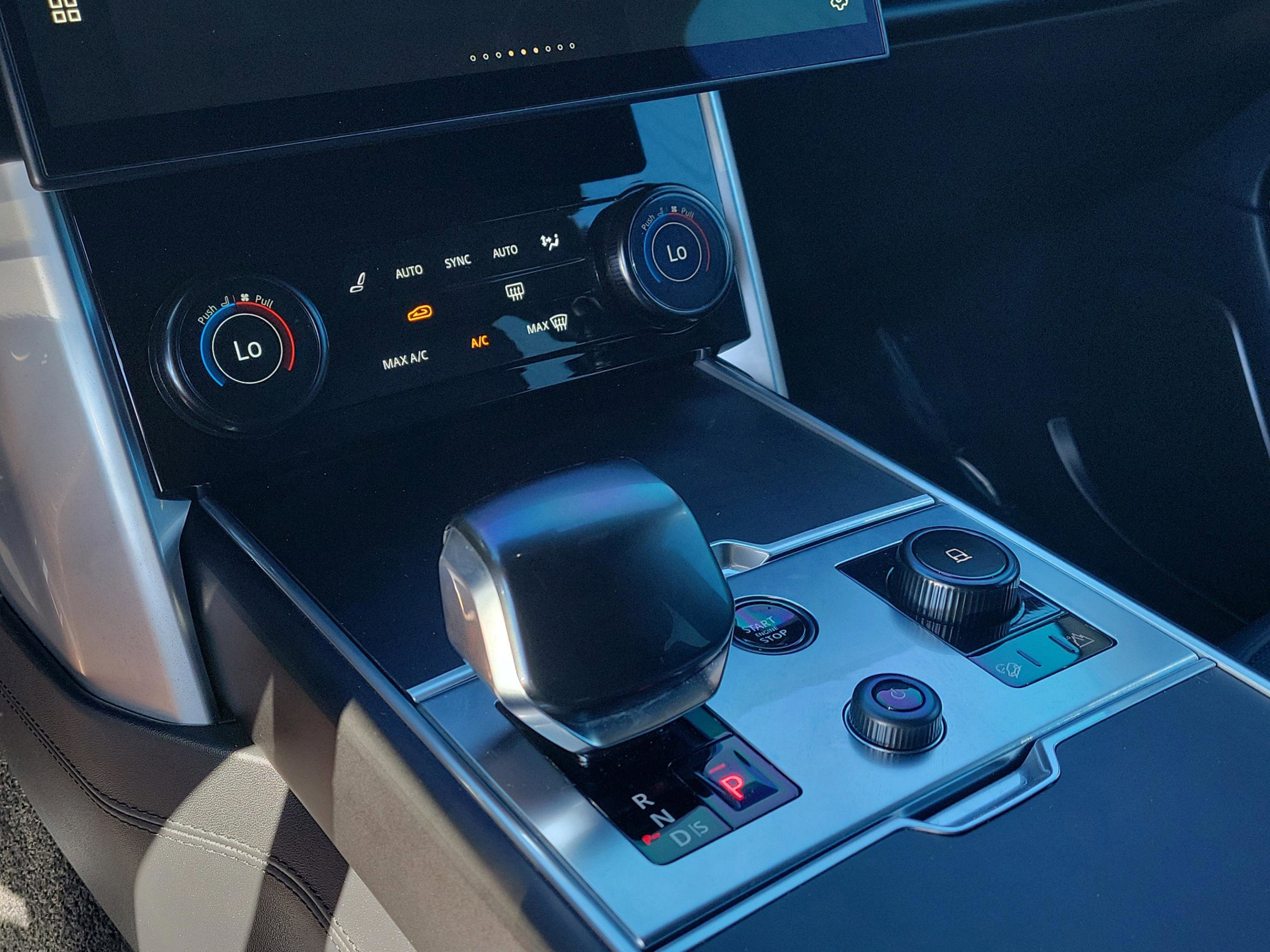 Used 2023 Land Rover Range Rover SV image 25