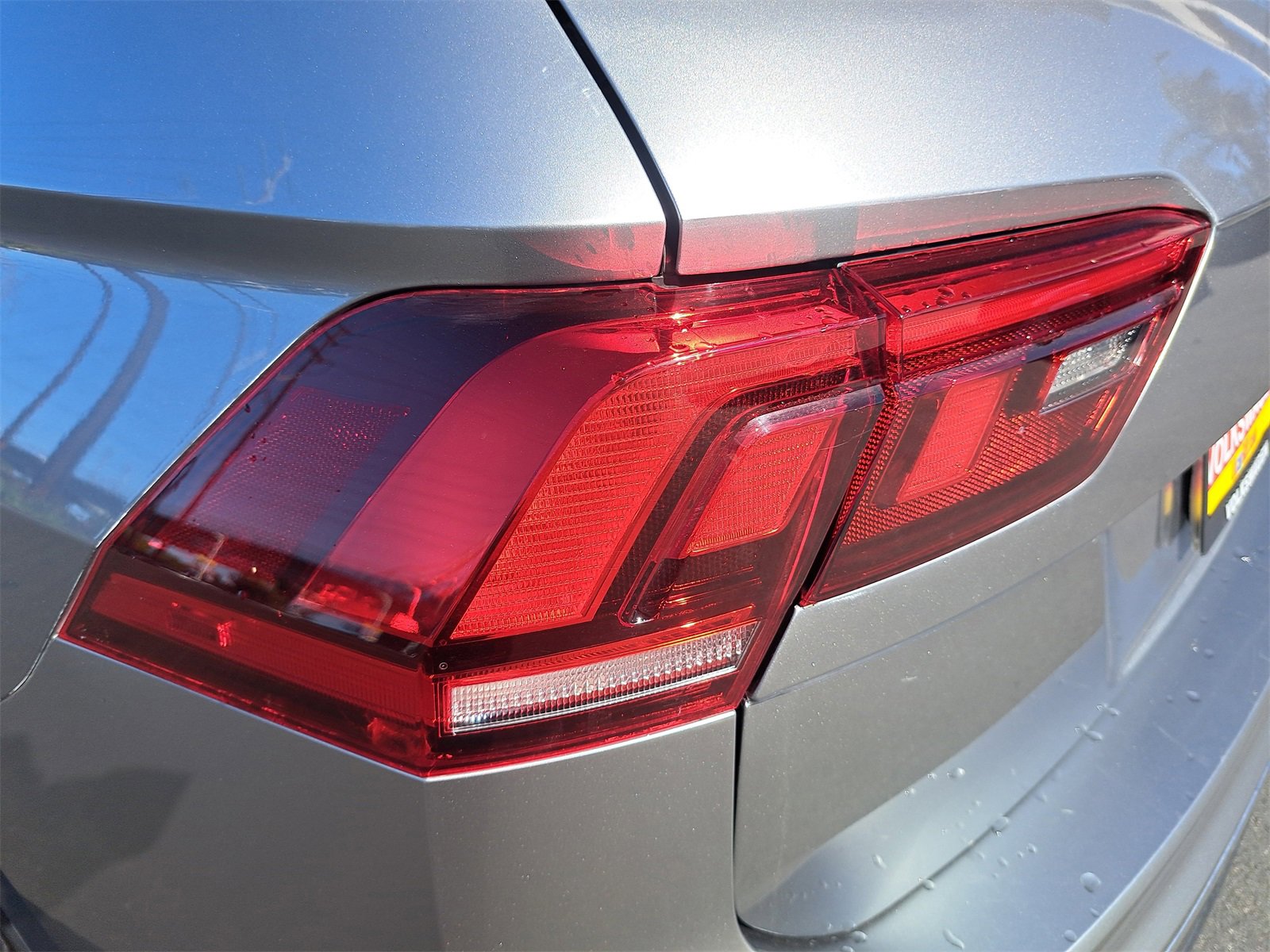 Used 2022 Volkswagen Tiguan SE image 39