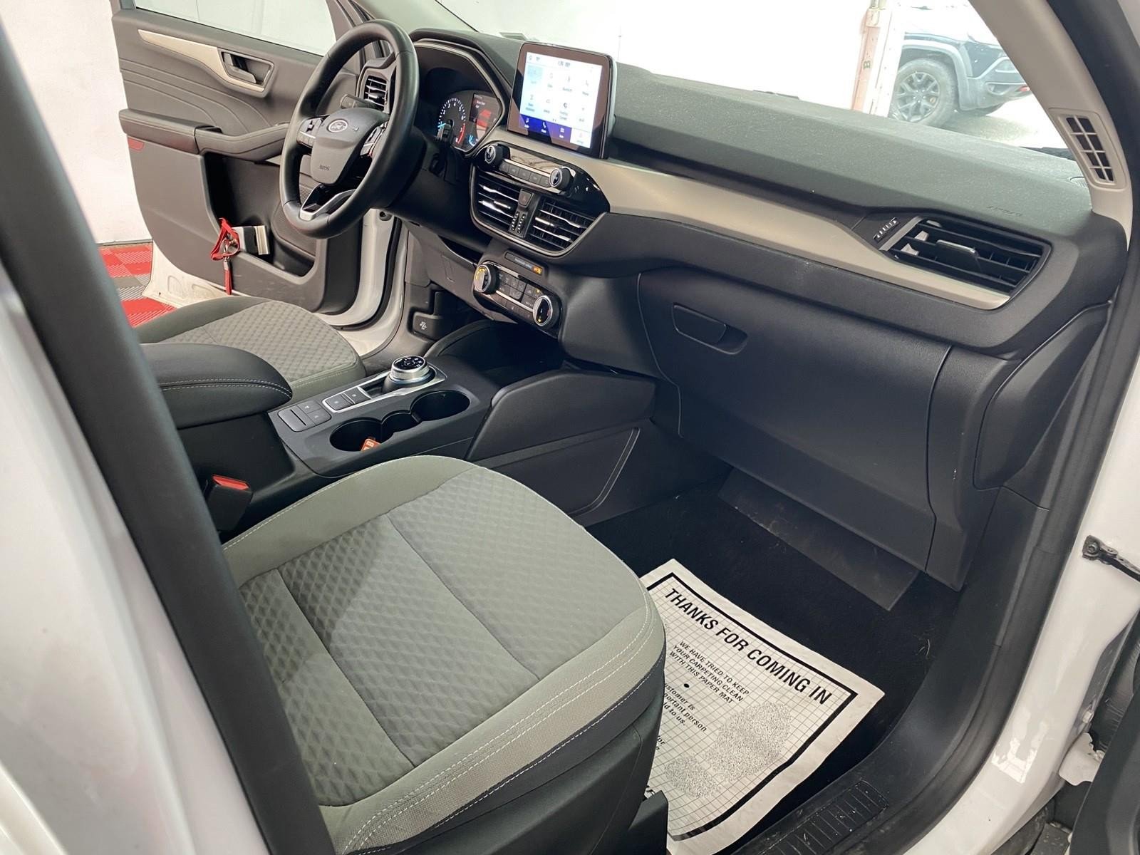 Used 2022 Ford Escape SE w/ Cold Weather Package image 8